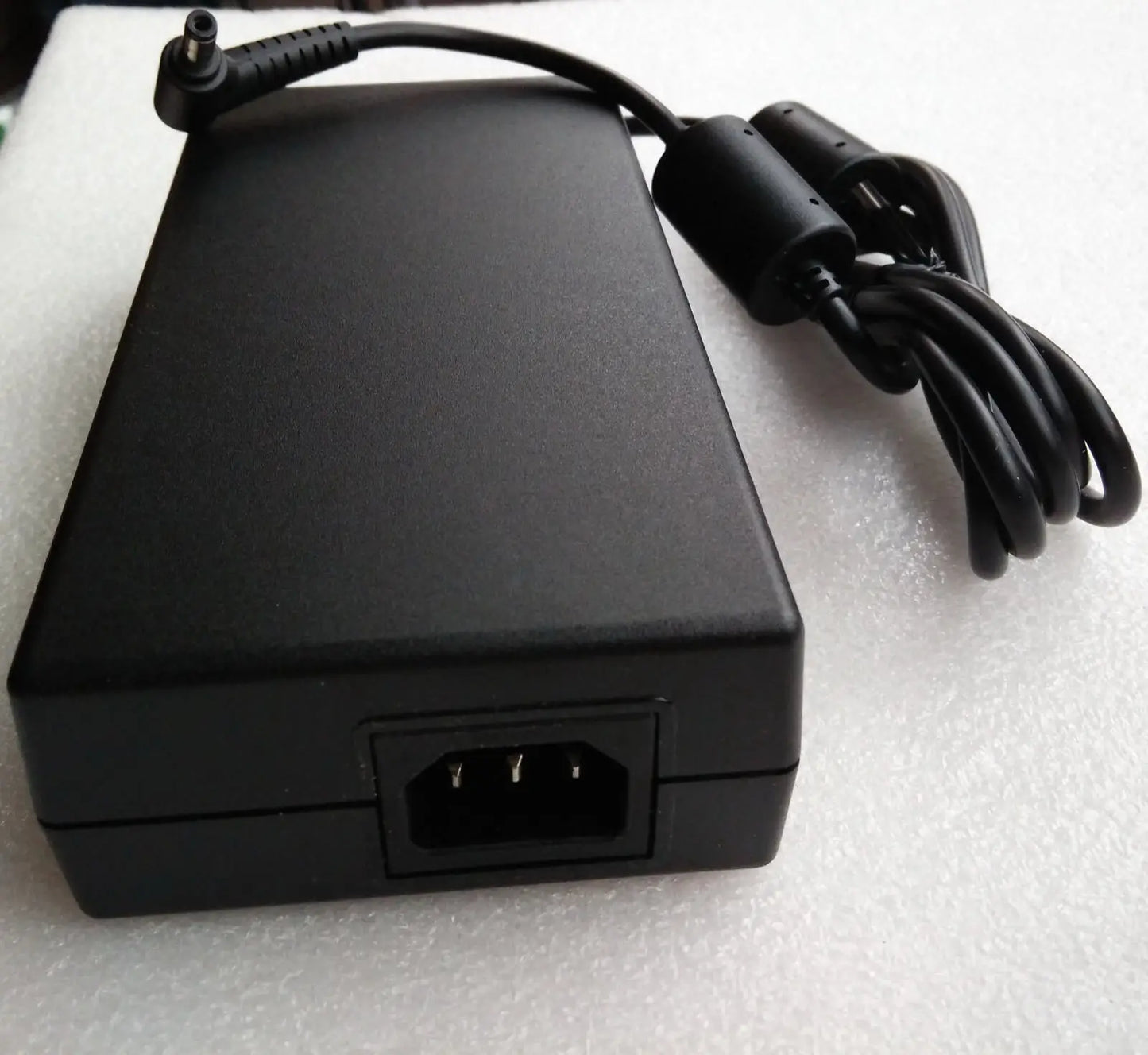 19.5V 9.2A AC Adapter Delta for MSI GT72 2PE-029NL ADP-180NB BC